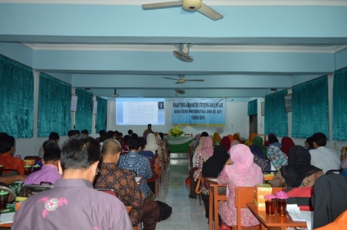 UAD Latih Guru Matematika SMA se-DIY
