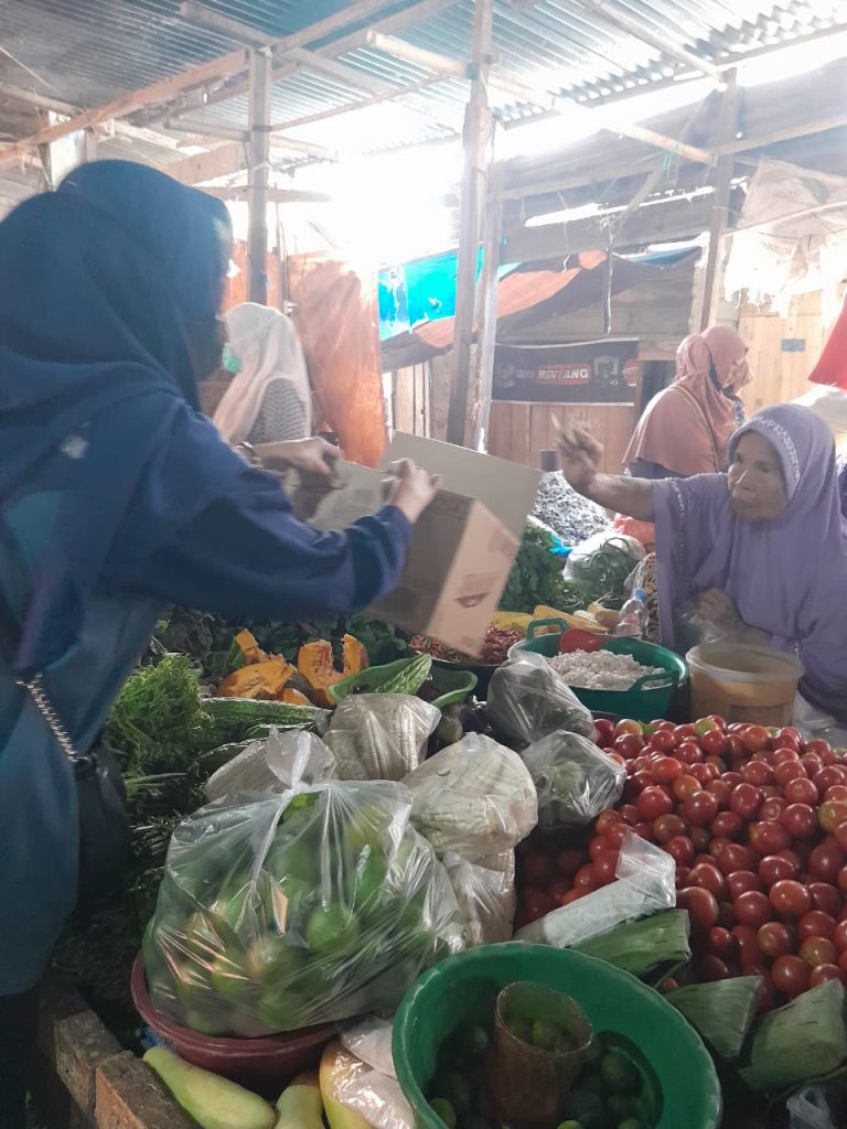 Peduli Pembangunan Masjid Sekolah, Mahasiswa KKNT Malua Gelar Baksos