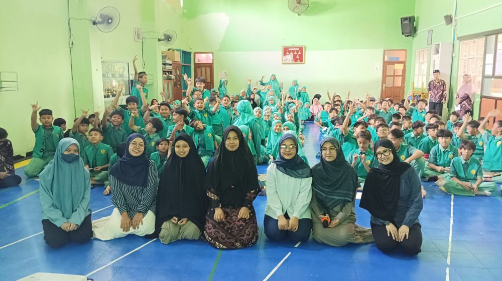 Dokter Ajak Siswa Sekolah Kreatif Baratajaya Kenali Tubuh