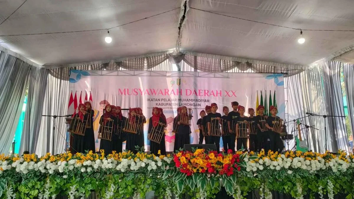 Tim Angklung MIM 01 Tampil Memukau di Pembukaan Musyda XX IPM Lamongan