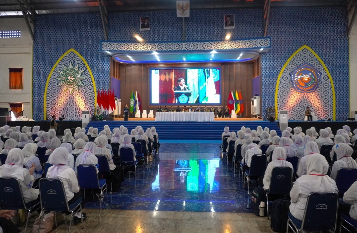 Ta’aruf Maba FEB Unismuh Makassar Dorong Mahasiswa Berorientasi Internasional